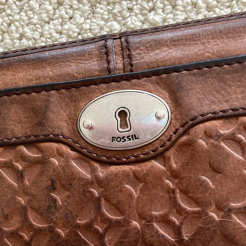 Fossil Leather Full Zip Continental Wallet Luxe Brown 8” by 4” EUC